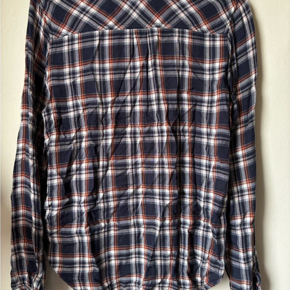 Universal thread lightweight button down - Picture 2 of 2